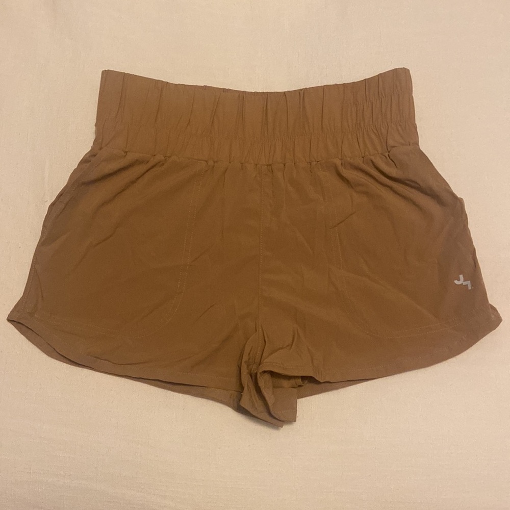 JoyLab Women's High-Rise Woven Shorts 2.5"  Tan XS - Picture 6 of 6